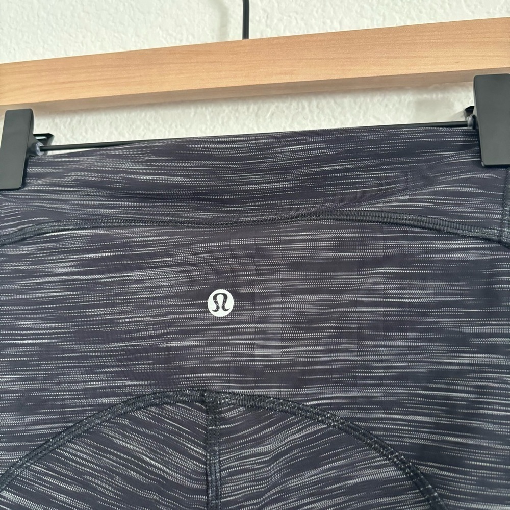 Lululemon Women's Size 4 Black/Gray Pocket Leggings - Picture 2 of 5